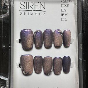 High-quality handcrafted reusable press on nails.